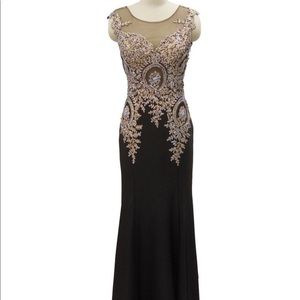 ▪️NEED THIS GONE▪️Black/gold embroidered dress